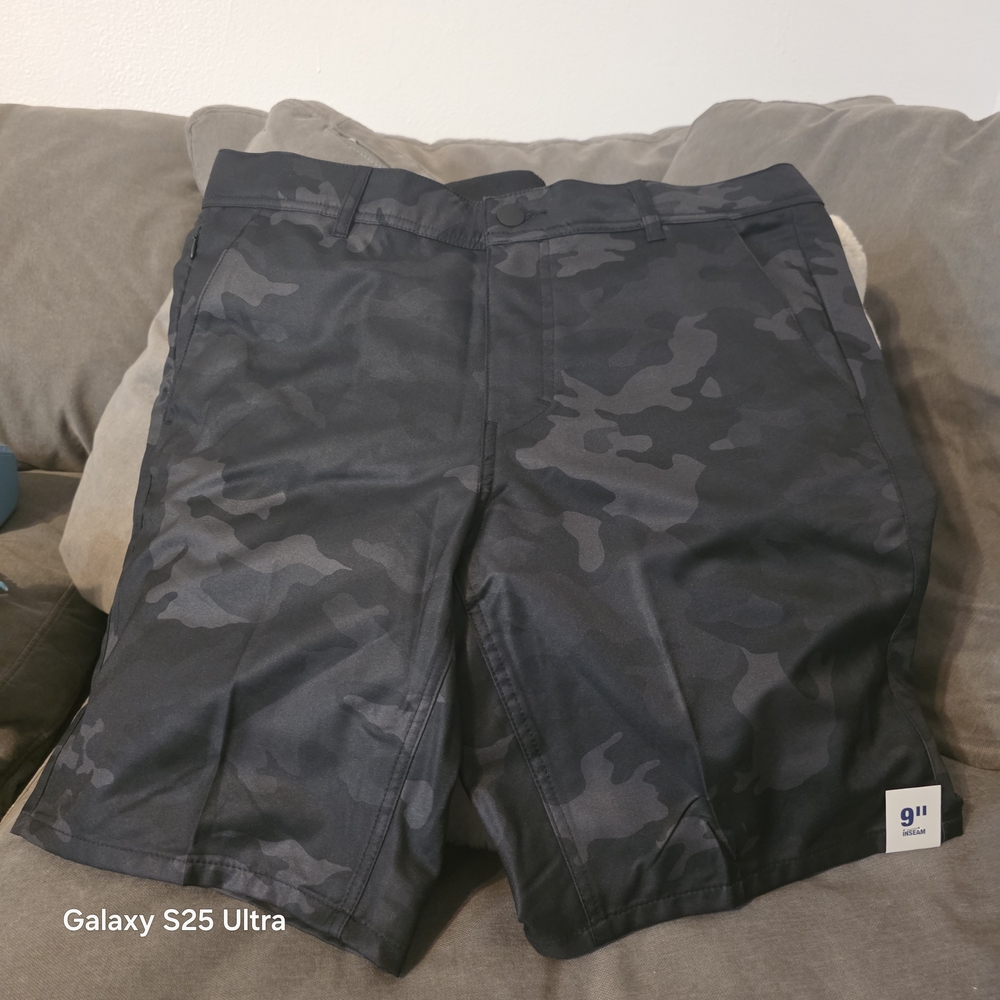 B034 George Men's Dark Camo Athletic Shorts